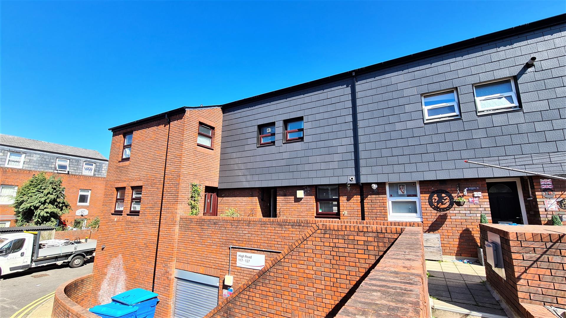 High Road, Arnos Grove, N11. Homelink Lettings & Estates Estate